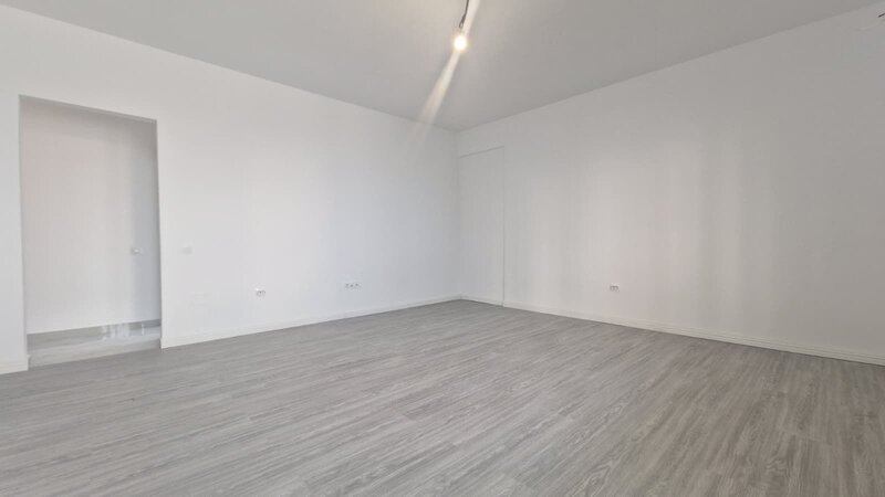 Metrou Pacii, 2 camere cu gradina de 150 mp, comision 0%