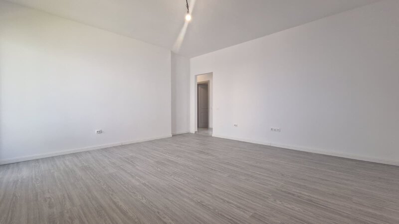 Metrou Pacii, 2 camere cu gradina de 150 mp, comision 0%