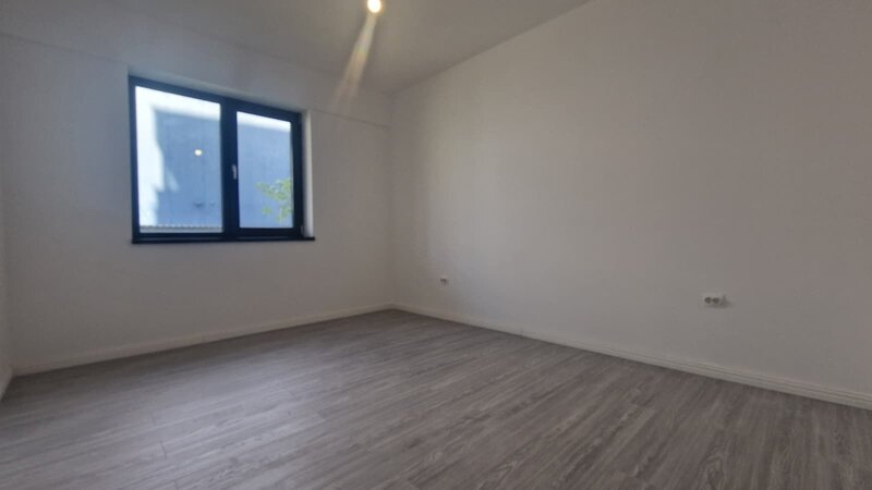 Metrou Pacii, 2 camere cu gradina de 150 mp, comision 0%